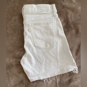 Levi’s cutoff shorts size 26